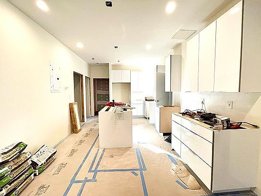 4th image of 2756 Broadway #3F