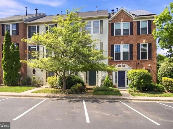 940 Harrison Cir, Alexandria, VA 22304