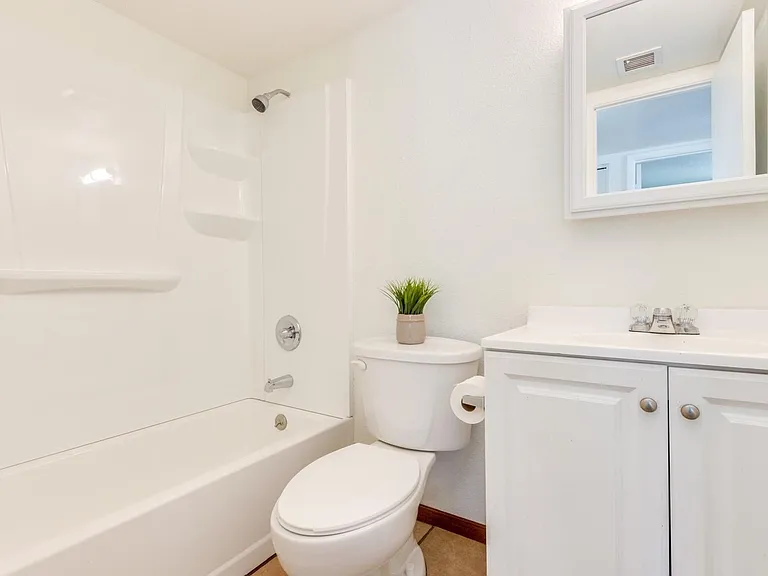 5243 N 42nd Pkwy — Photo 14