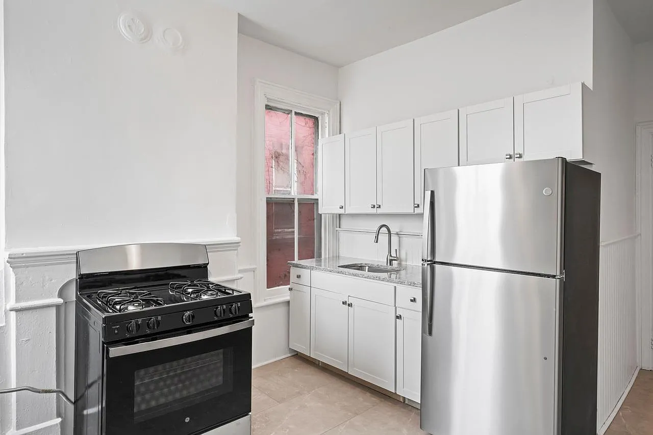 4 bed, 1426 sqft, $1,945 — Photo 1