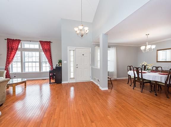 2nd image of 1384 Mayfair Ln