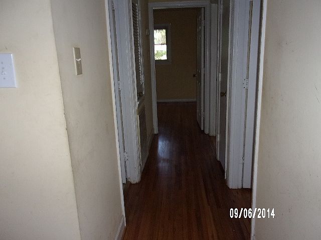 2nd image of 1531 Brooks Ln