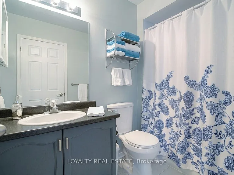 33 Sprucedale Way — Photo 8