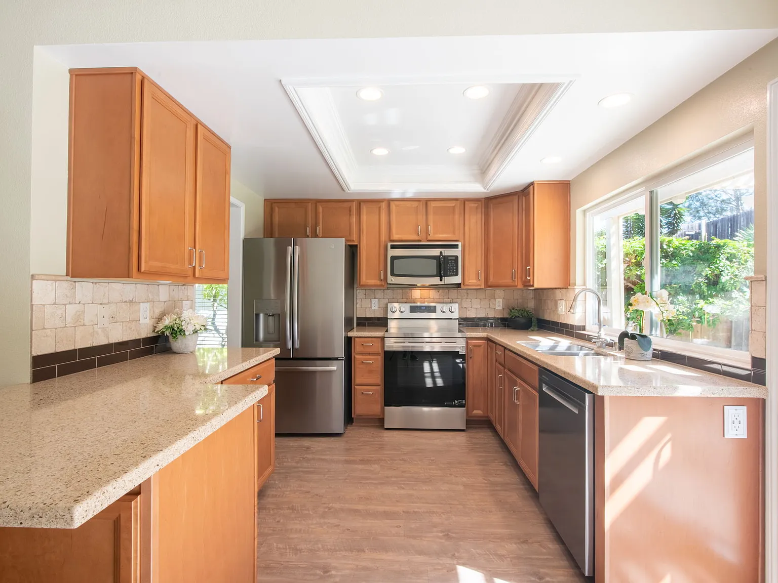 3 bed, 1419 sqft, $4,550 — Photo 4