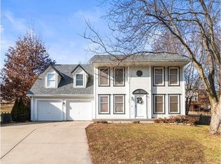 904 Paw Paw Ln, Liberty, MO 64068