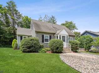 35 Maple St, Chatham, NJ 07928