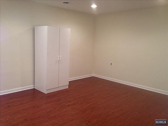 5th image of 361 Bergen Blvd #3