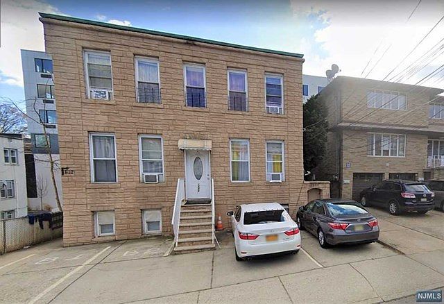 1st image of 1646 John St #B1