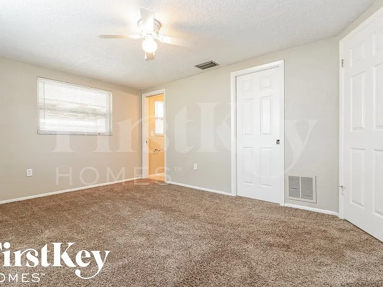 11221 Nome Ave — Photo 9