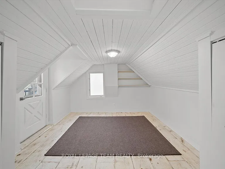 135 Upper Lorne Pl #2 — Photo 14