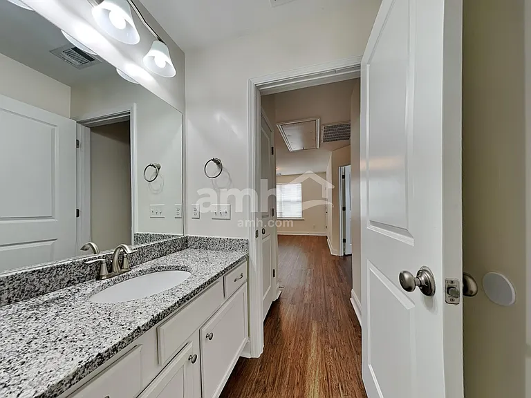 16368 Aubergine Aly — Photo 17