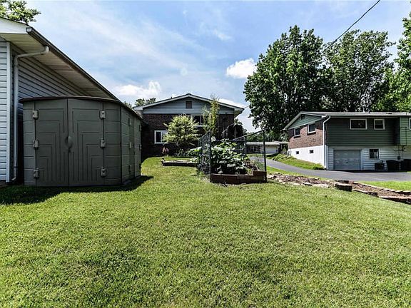 3rd image of 1416 Fox Creek Dr