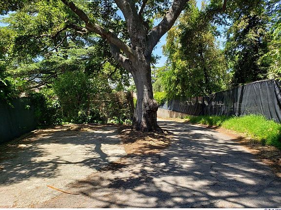 3rd image of 5111 Briggs Ave