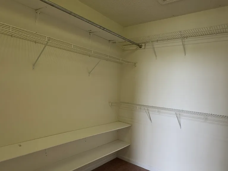 421 Barn View Ct — Photo 11