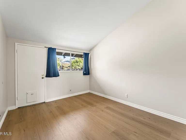1217 Coventry Dr — Photo 14