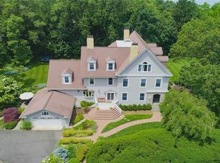 1 Charlemagne Rd, Huntington Bay, NY 11743