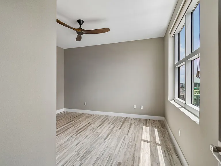 1120 E Kennedy Blvd #1030 — Photo 16