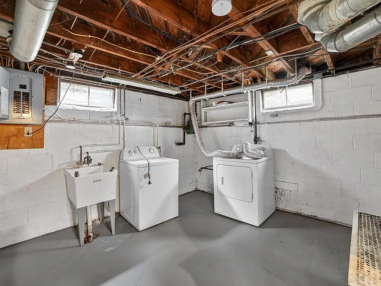 1568 Parker Dr — Photo 20