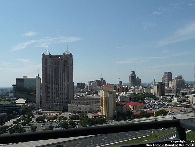 1st image of 215 North Ctr