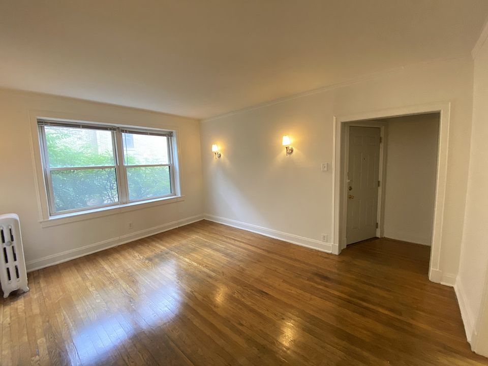 1st image of 3740-50 N Pine Grove Ave #2W