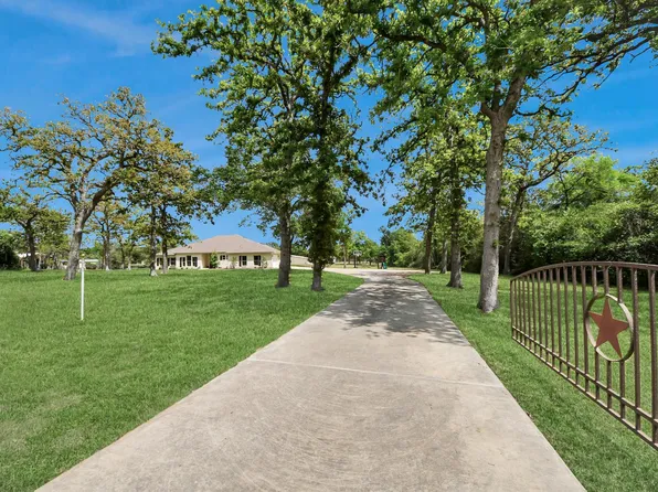 460 High Meadows Rd, Bellville, TX 77418