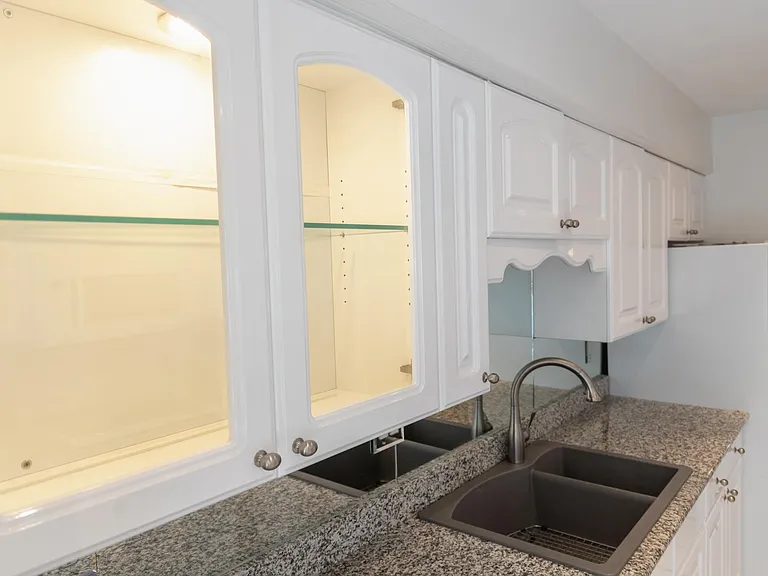 817 Botetourt Gdns — Photo 10