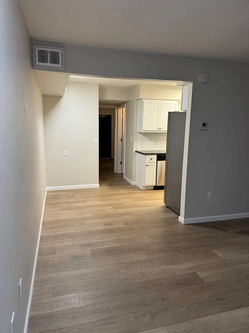 Unit Photo - 185 Parkview Dr #2