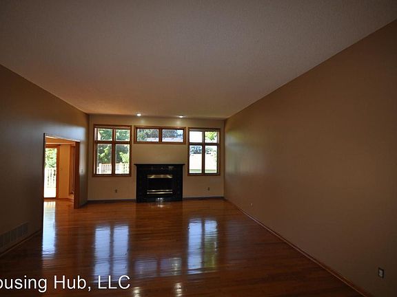 3rd image of 476 Doncaster Way