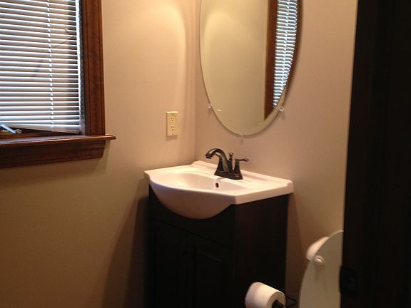 1st floor 1/2 bath