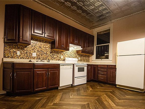 4th image of 641 Wheeling Ave APT D