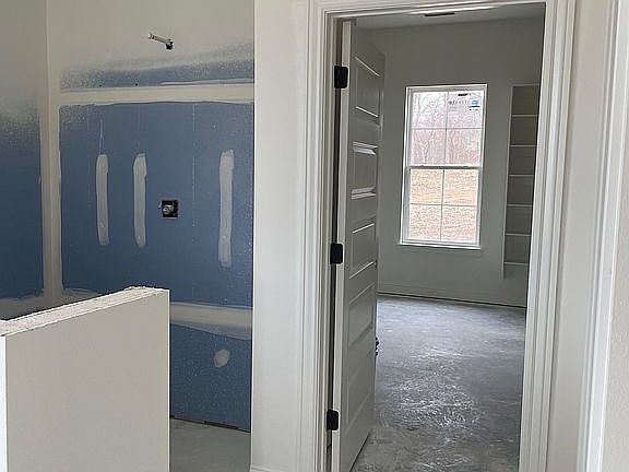 5th image of 2608 NE Waterfall Ave