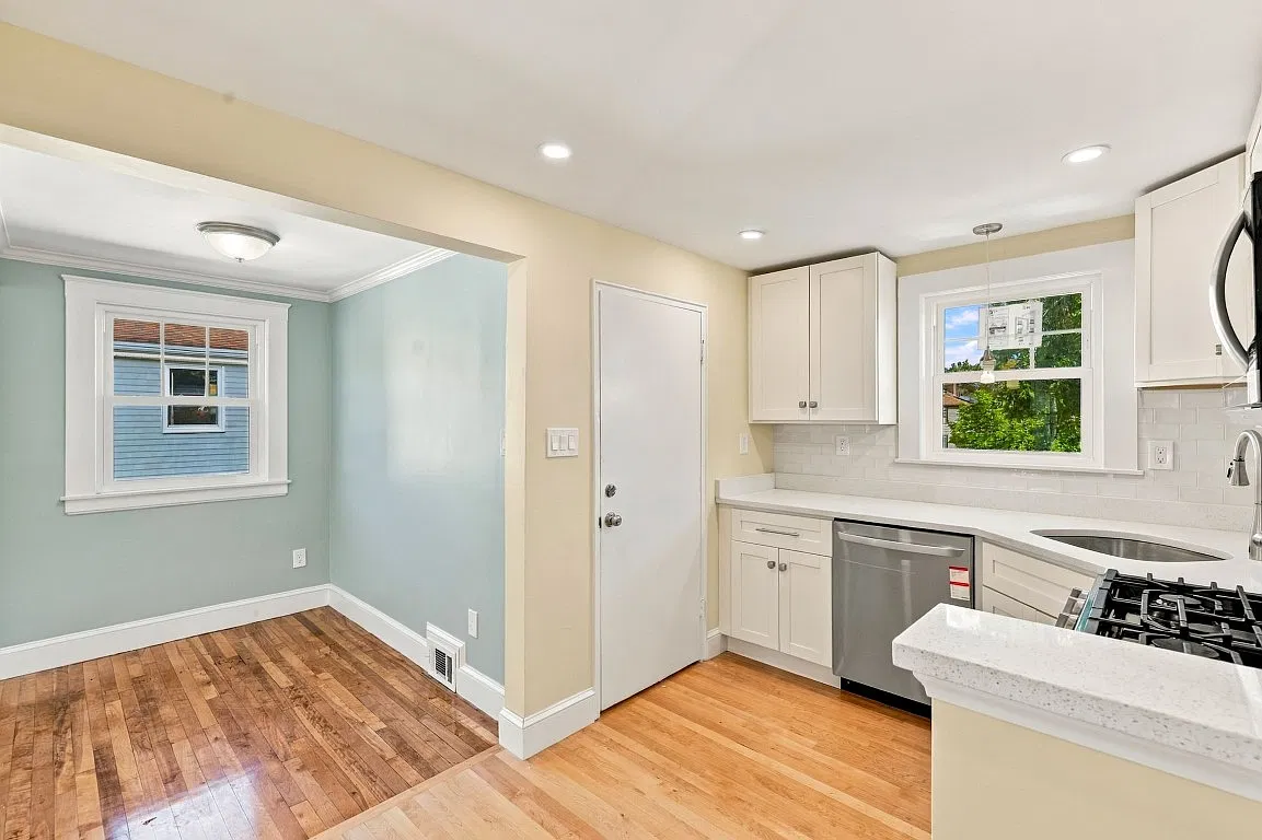 2 bed, 779 sqft, $2,600 — Photo 2