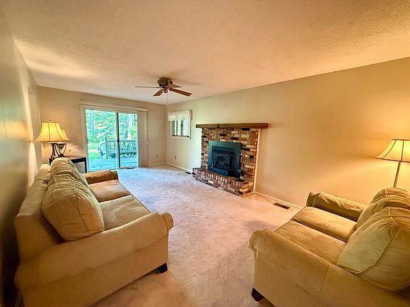 5th image of 569 Woodside Ln