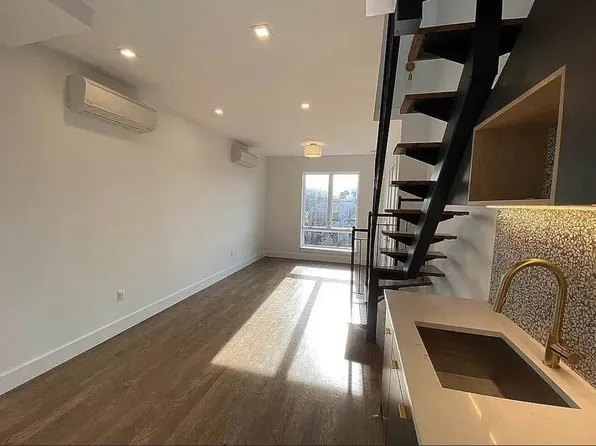 553 Gates Avenue image 1 of 9