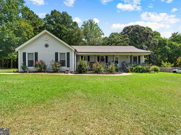 55 Manor Cir, Sharpsburg, GA 30277