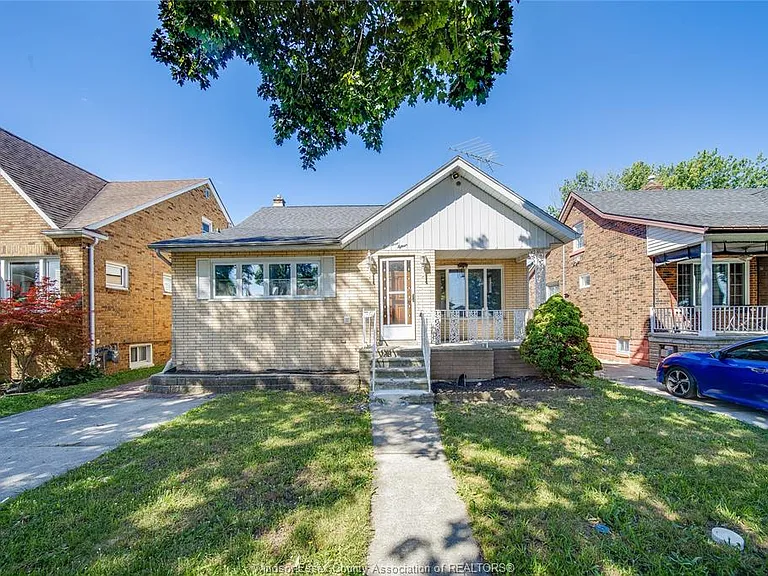 1715 Alexis Rd #LOWER — Photo 1