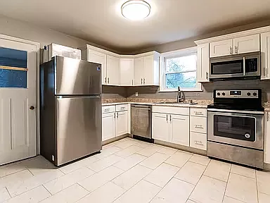3 bed, 1145 sqft, $1,587 — Photo 2