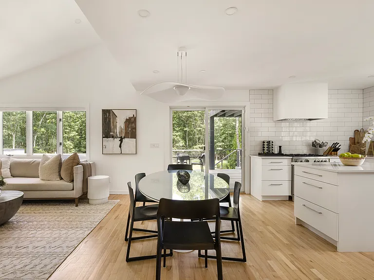 15 Margaret Dr — Photo 5