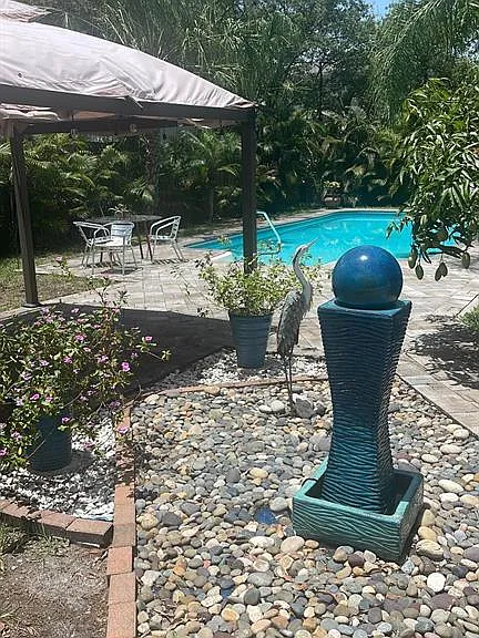 354 Seasons Ct — Photo 13