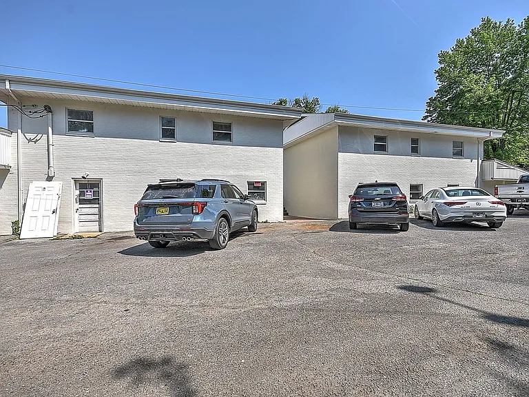 716 W G St — Photo 24