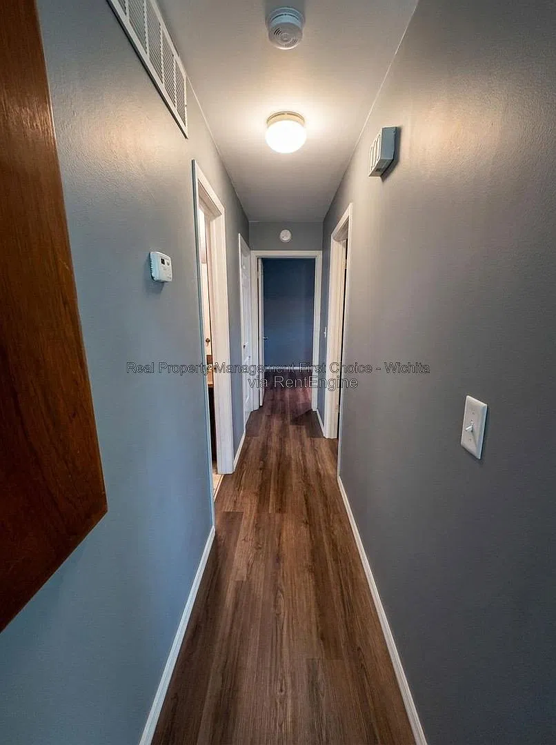 3 bed, 2.0 bath, 1596 sqft, $1,550 — Photo 2