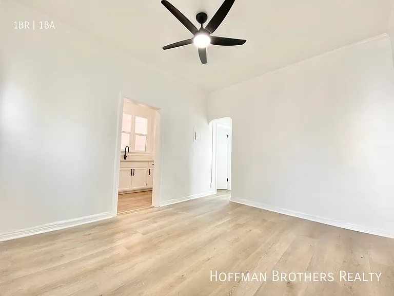 412 S Burlington Ave #416 — Photo 5