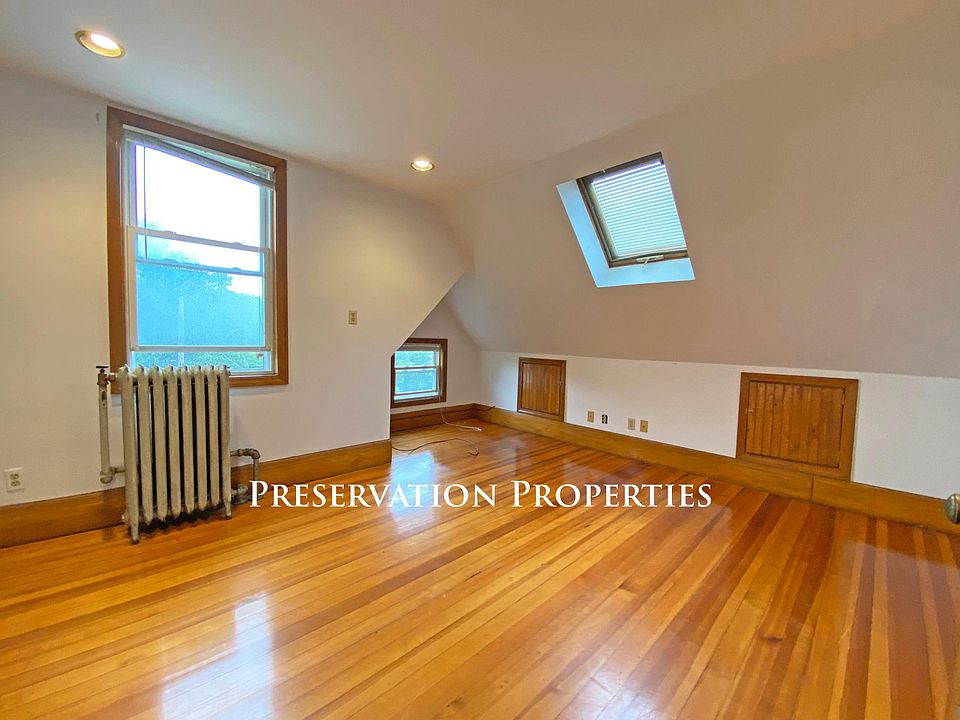 1st image of 465 Auburn St #3