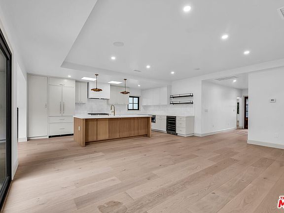 4th image of 7456 Denrock Ave