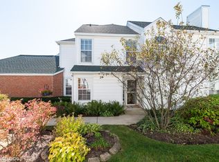 112 N Meadowbrook Ln, Lake Bluff, IL 60044