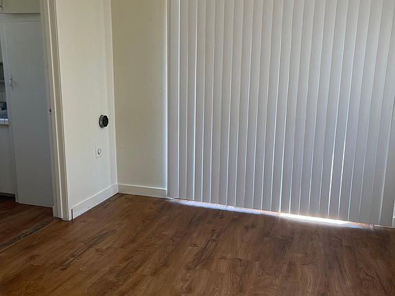 4th image of 900 E Las Palmas Ave