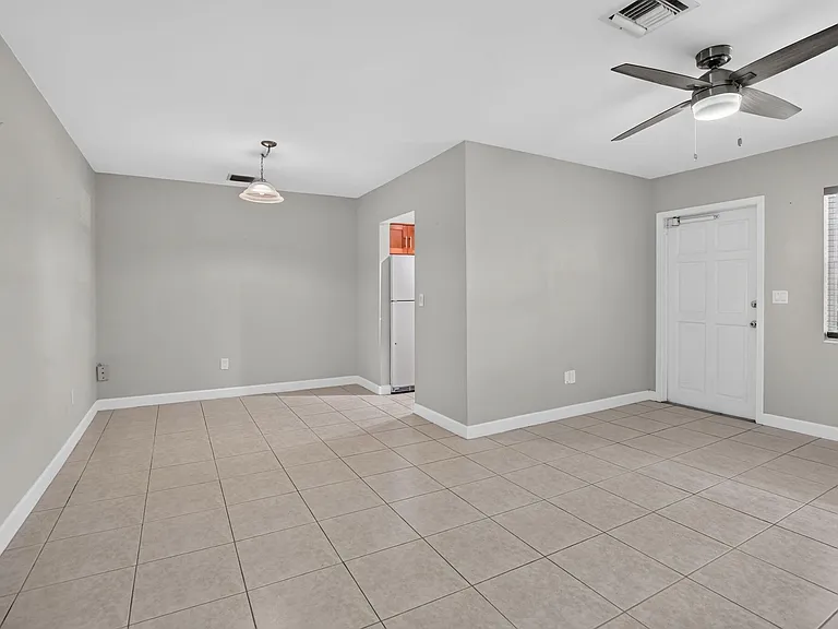 3801 NE 22nd Ter #11 — Photo 5