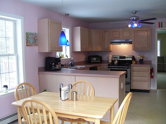 Lg.SS Eat-in kitchen