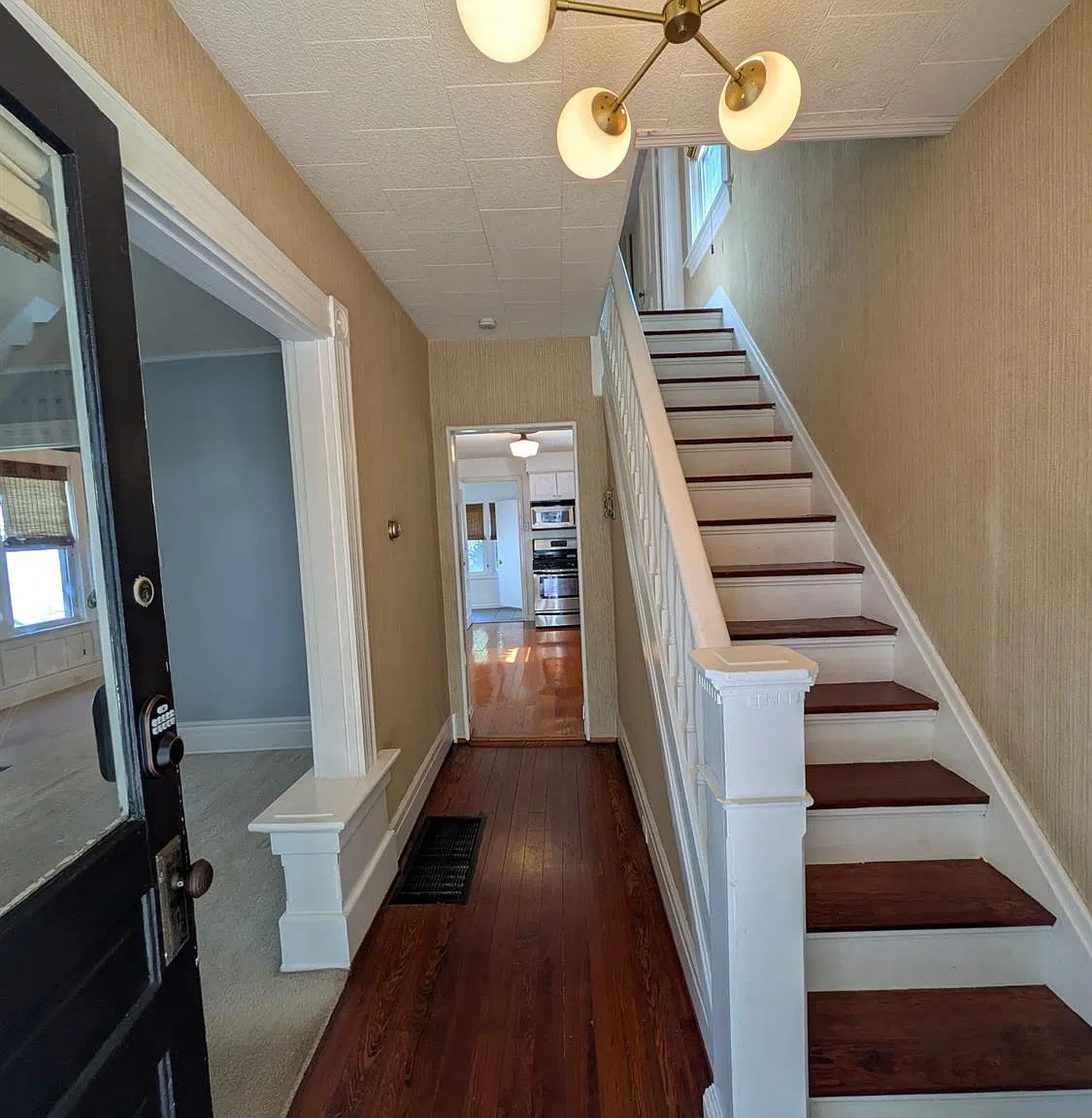 3 bed, 1.5 bath, 1268 sqft, $2,400 — Photo 4