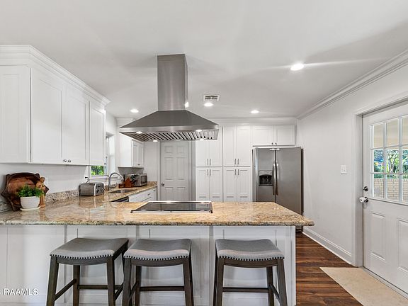 5th image of 102 Cicero Cir